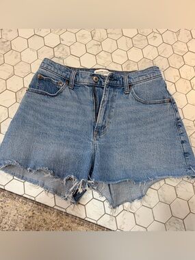 Abercrombie & Fitch high rise 90s relaxed cut off shorts